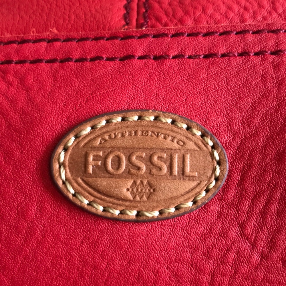 Beautiful and stunning burn red Fossil crossbody. - Picture 7 of 8